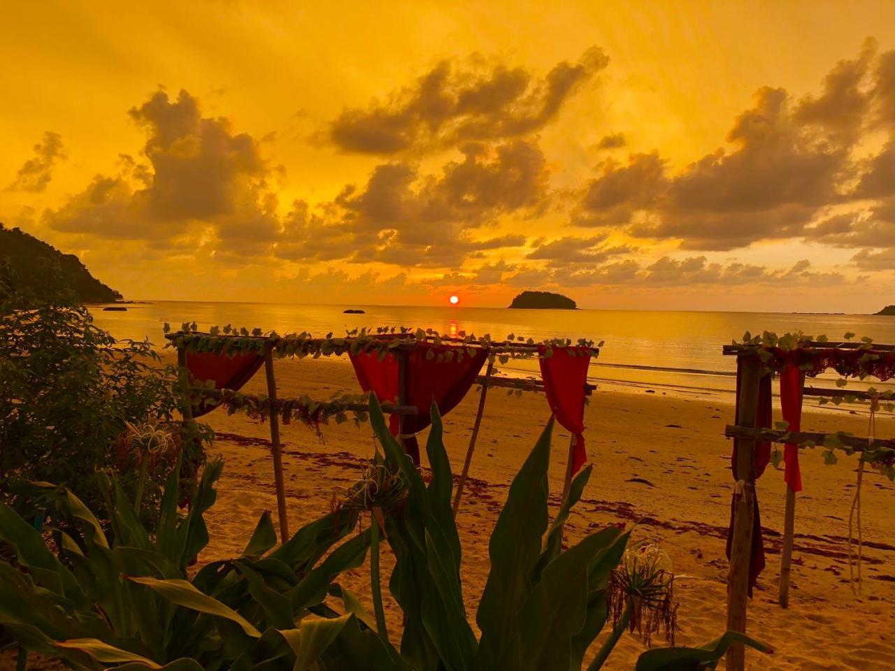 Dragon Pearl Beach Resort Kota Belud Exterior photo